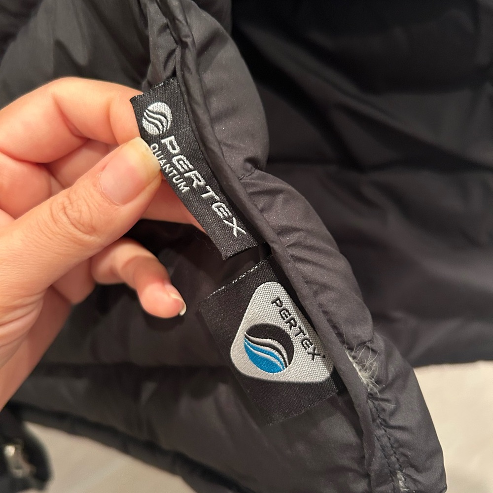 The North Face Women's Quilted Black Puffer Jacket - Picture 13 of 16